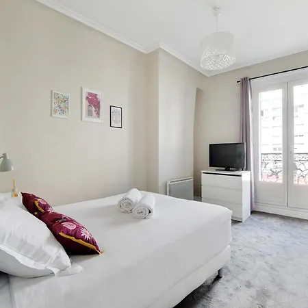 Bright - 2br-4p - Belleville Paris