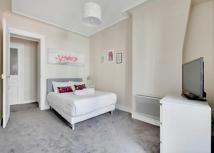 Bright - 2br-4p - Belleville Apartment